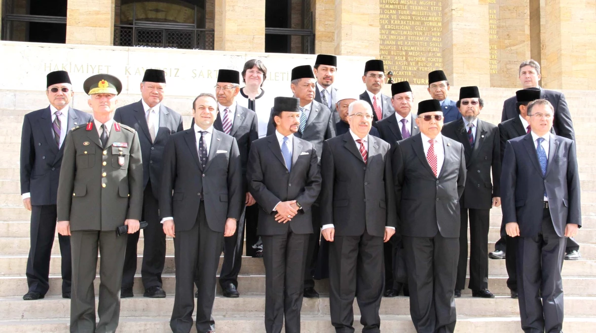 Bruneı Sultanı Bolkiah Anıtkabir\'de