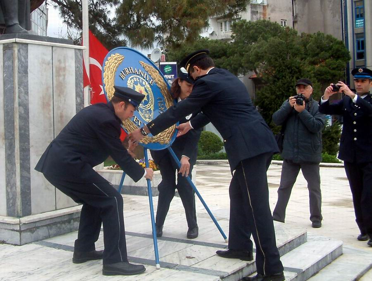 Burhaniye'de Polis Günü Coşkusu