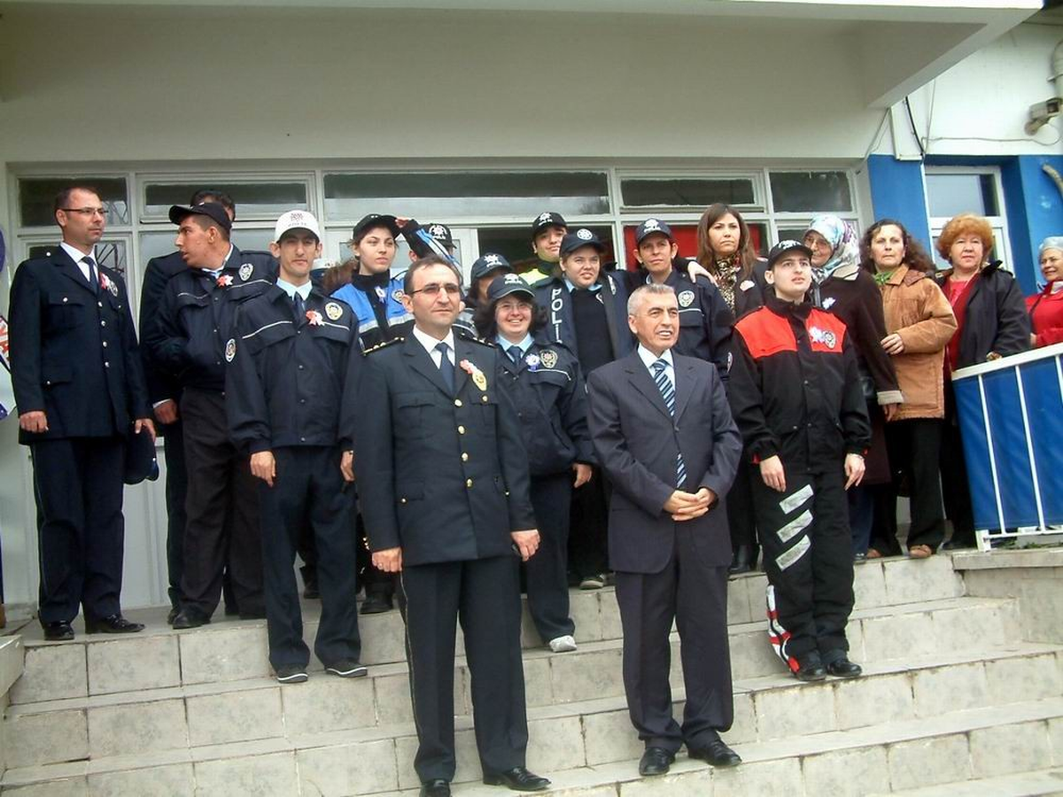 Burhaniye\'de Zihinsel Engelli Gençler Polis Oldu