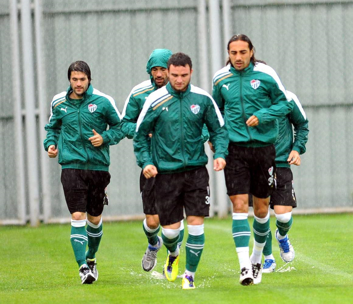 Bursaspor Yağmur Altında Çalıştı