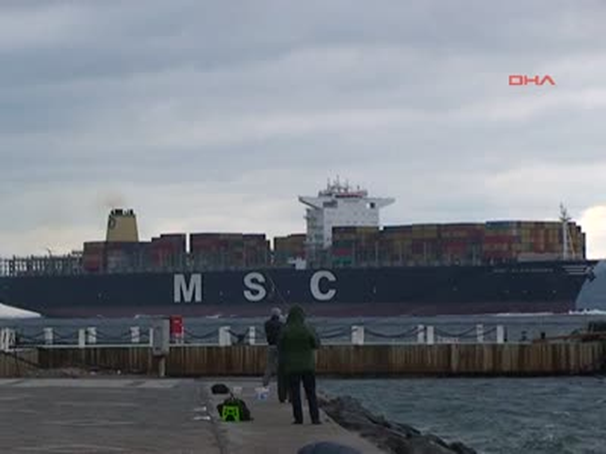 Çanakkale Boğazı\'ndan Dev Gemi Geçti
