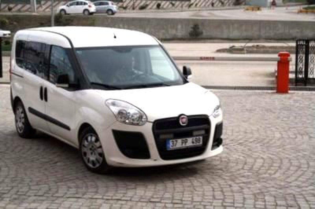 Dolandırıcı Üzerinde 11 Sahte Kımlıkle Yakalandı