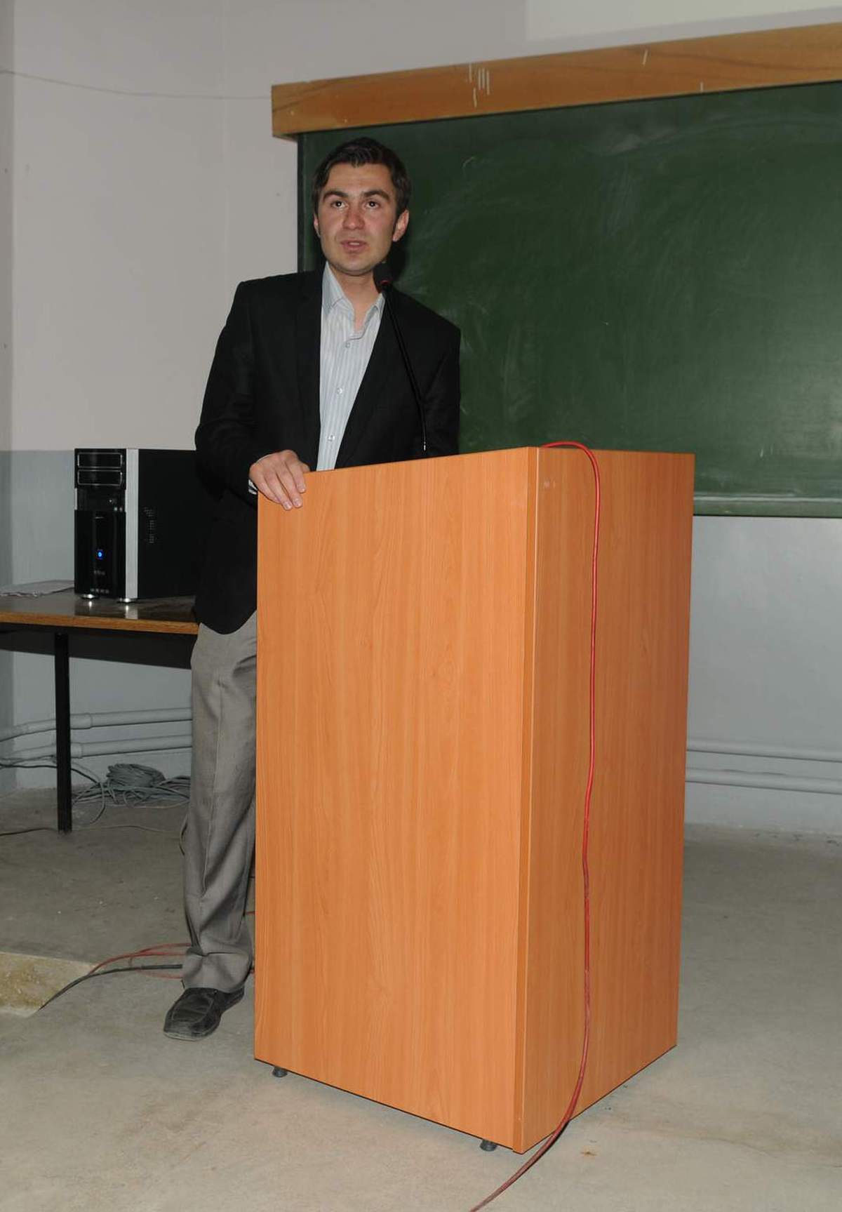 Dü\'de Edebiyat Fakültesi Akademisyenlik Okulu Semineri Verildi