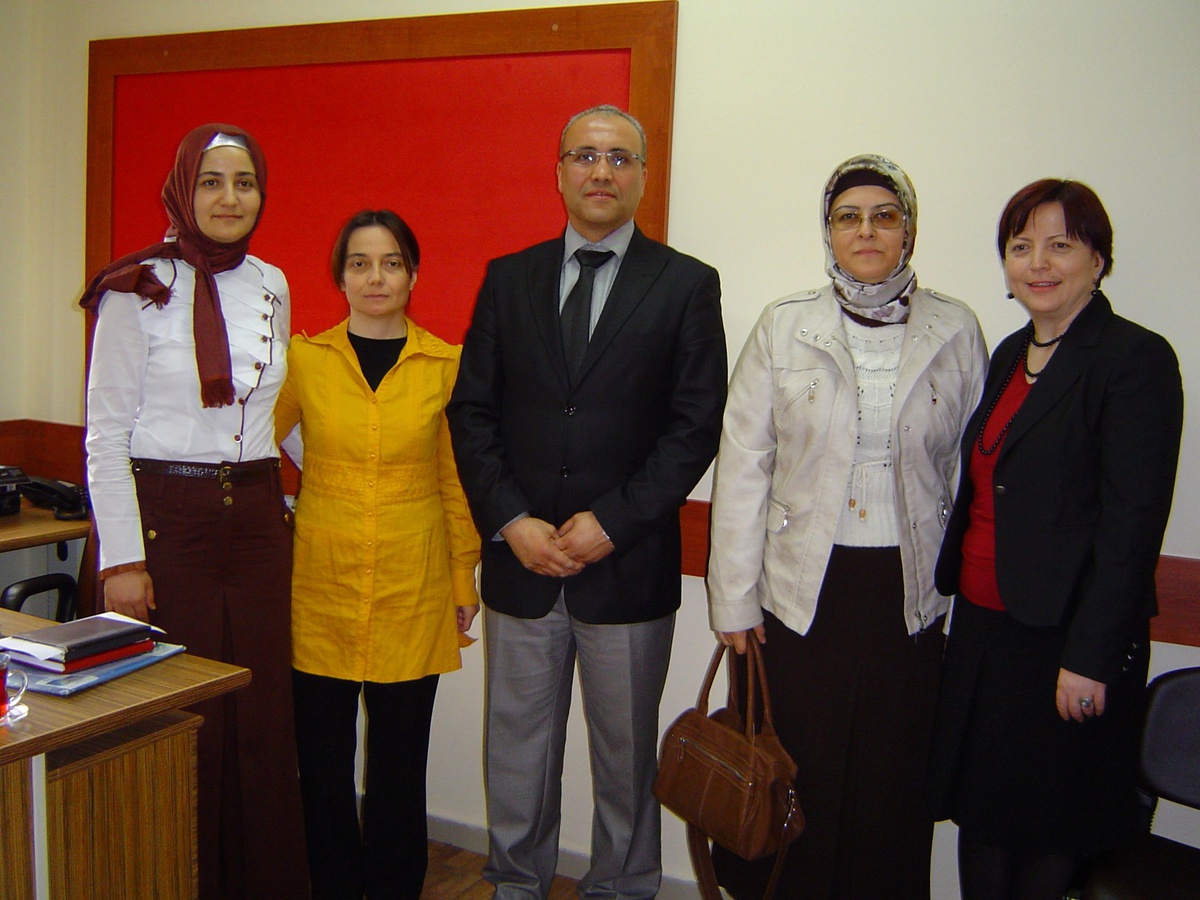 Eğitim Bir Senli Kadınlar Engellilerin Yanında