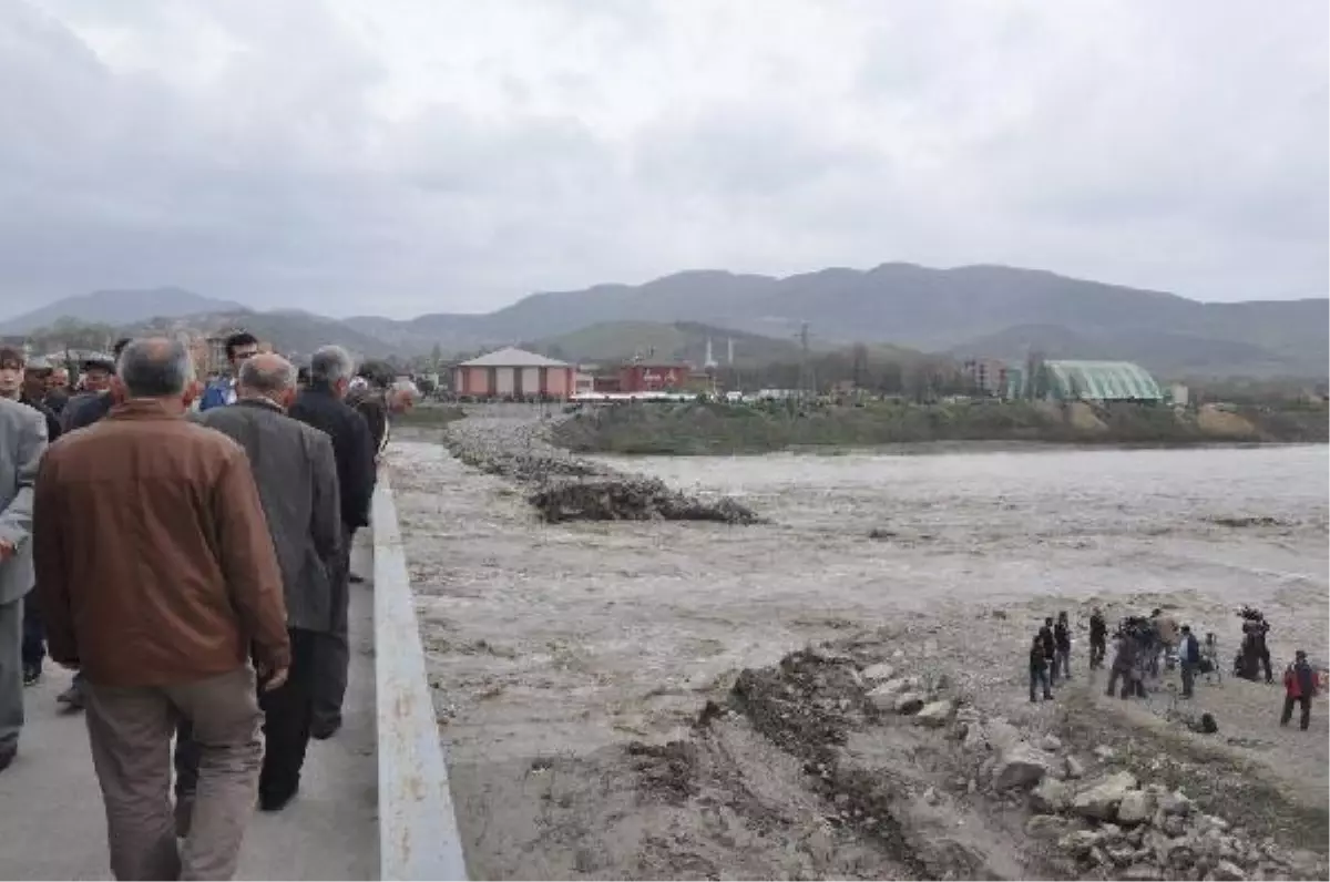 Filyos\'daki Diğer Köprü De Alarm Veriyor