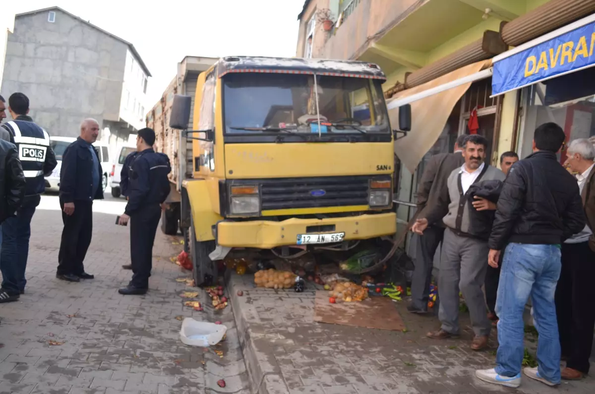 Freni Patlayan Kamyon Dehşet Saçtı, 1 Yaralı