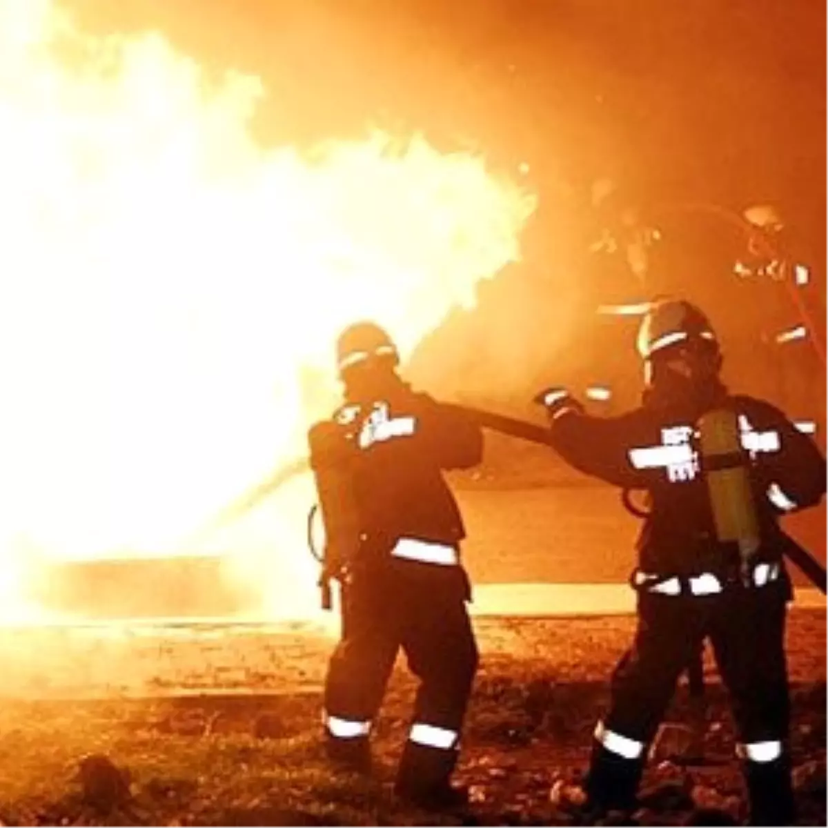 Gümüşhane\'de 3 Ev, 4 Ağır Yandı, 9 Hayvan Telef Oldu