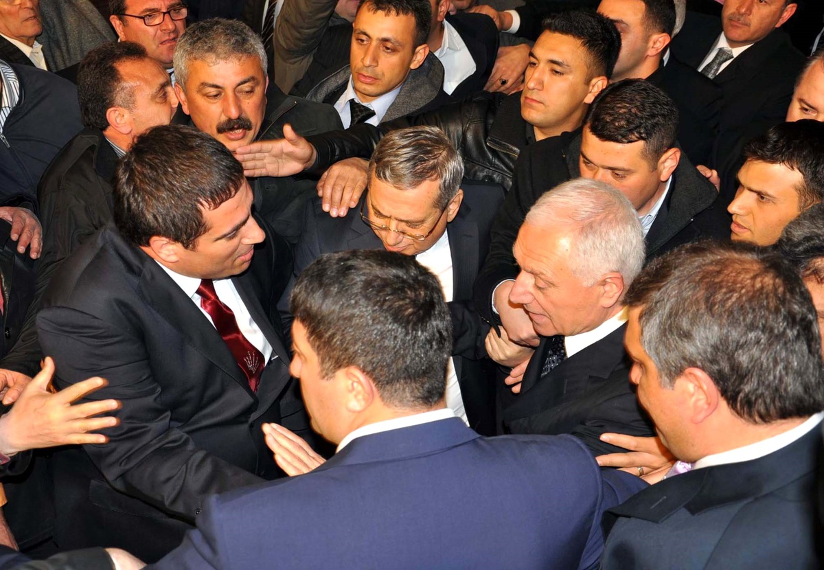 Haberal Cenaze Töreninin Yapılacağı Camiye Geldi