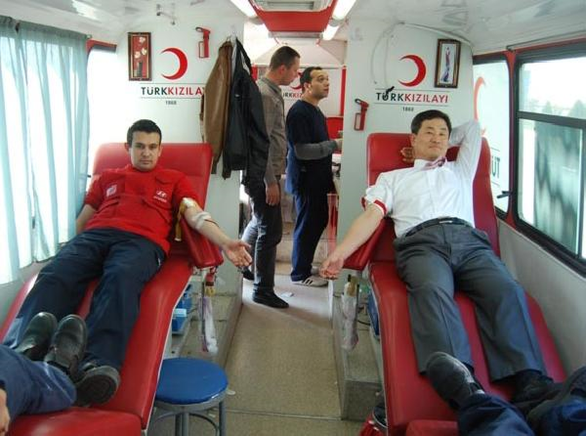 Hyundai'nin Türkiye Başkanı İşçilerle Birlikte Kan Verdi