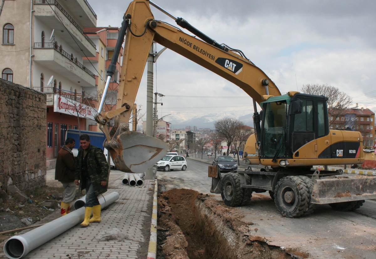 İlhanlı ve Nar Mahalleleri Alt Yapıya Kavuşuyor