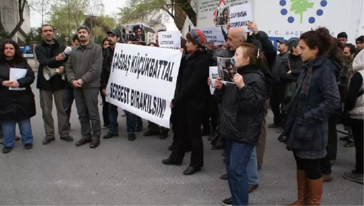 İstanbul Polisinin Operasyonunu Protesto Ettiler