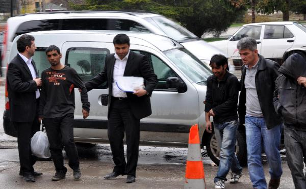 Kablo Hırsızları Ateş Yakınca Yakalandı