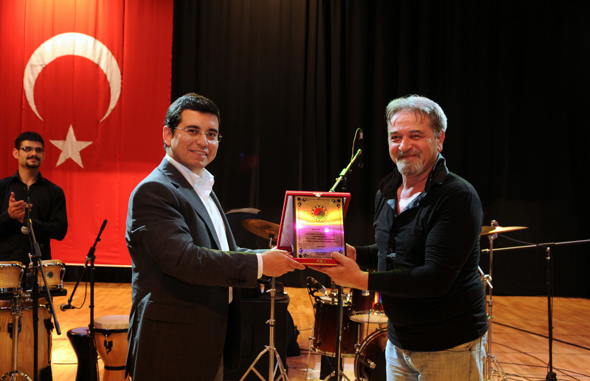 Kepez\'de Cem Karaca Konseri