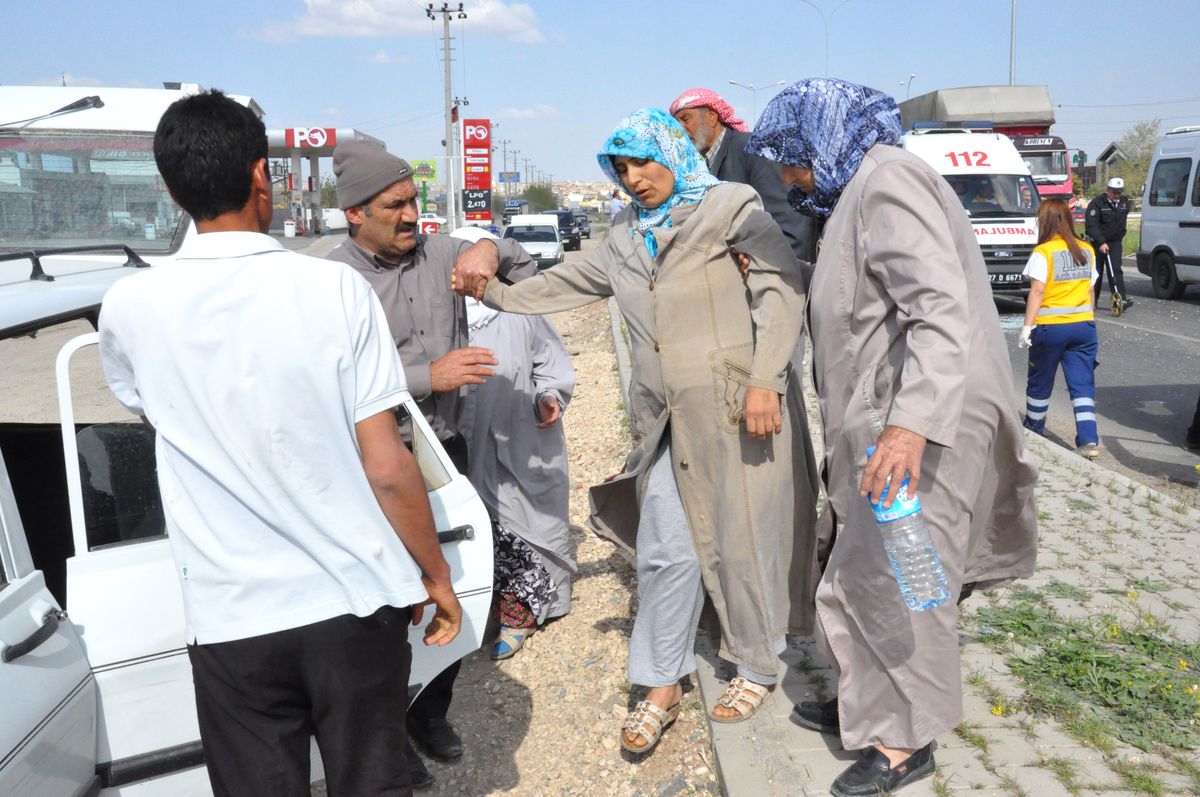 Lastiği Patlayan Araç Takla Attı
