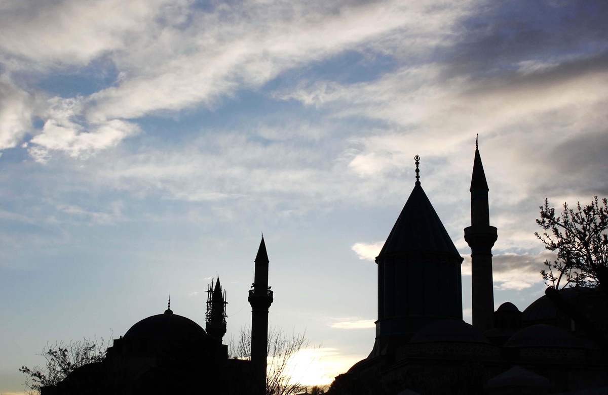 Mevlana Müzesi ve Şerafettin Camii\'nde Gün Batımı