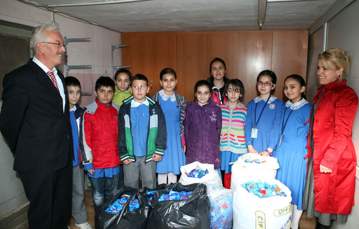 Minik Öğrenciler, Engelliler İçin Mavi Kapak Topladı
