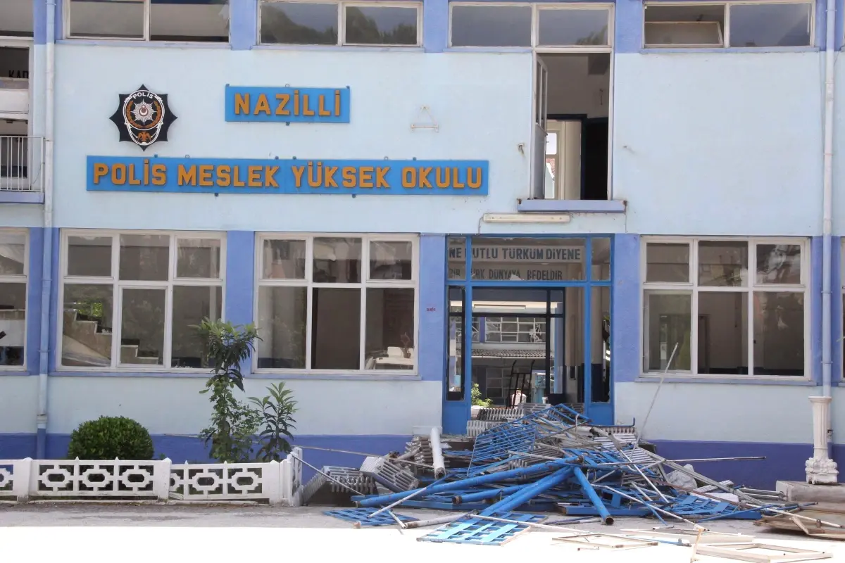 Nazilli Polis Okulu\'nun Yıkımına Başlandı