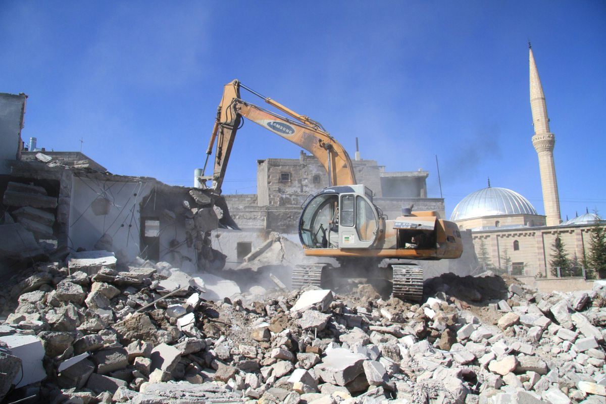 Nevşehir Kalesi Çevresindeki Binaların Yıkımı Devam Ediyor