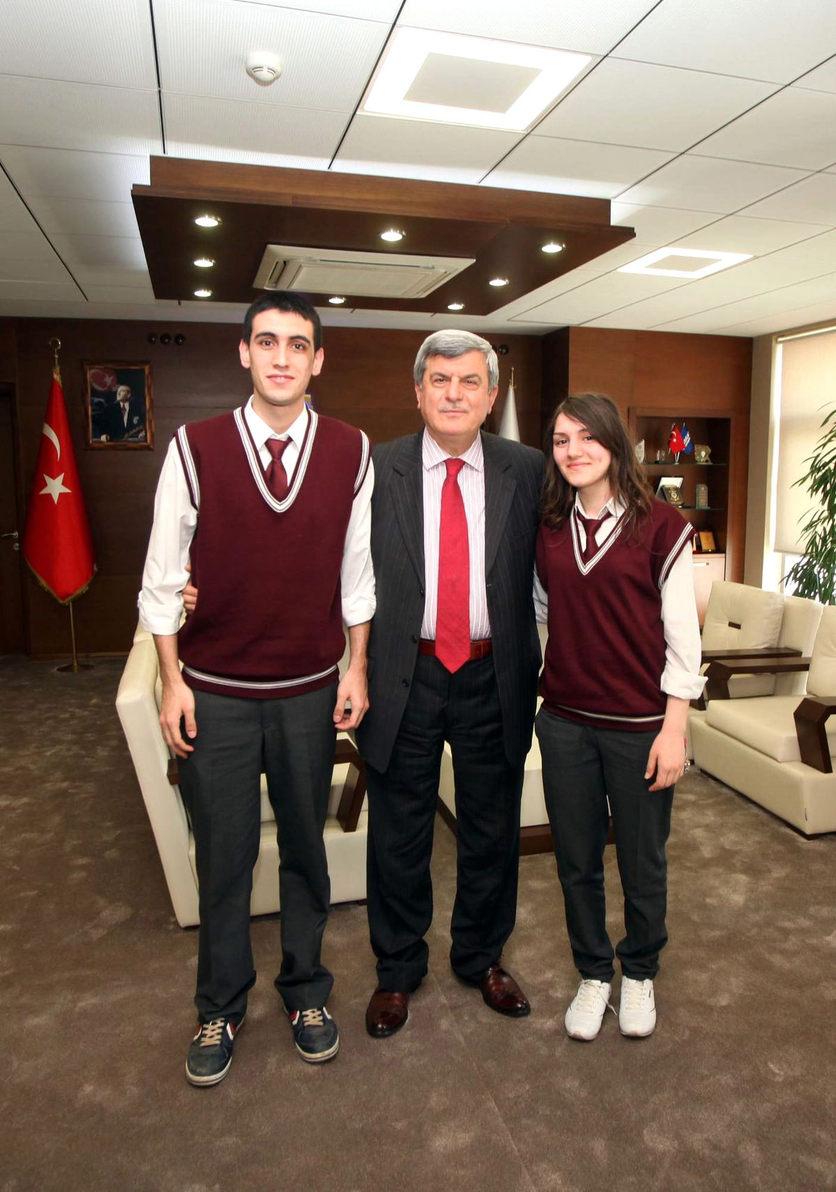 Öğrenci Meclisi Başkanı\'ndan Karaosmanoğlu\'na Ziyaret