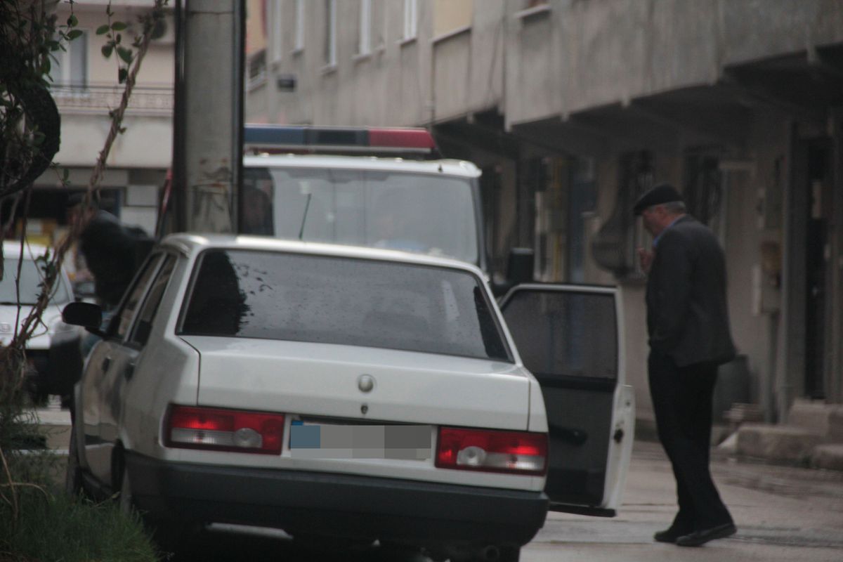 Otomobilin Teybini Çaldılar