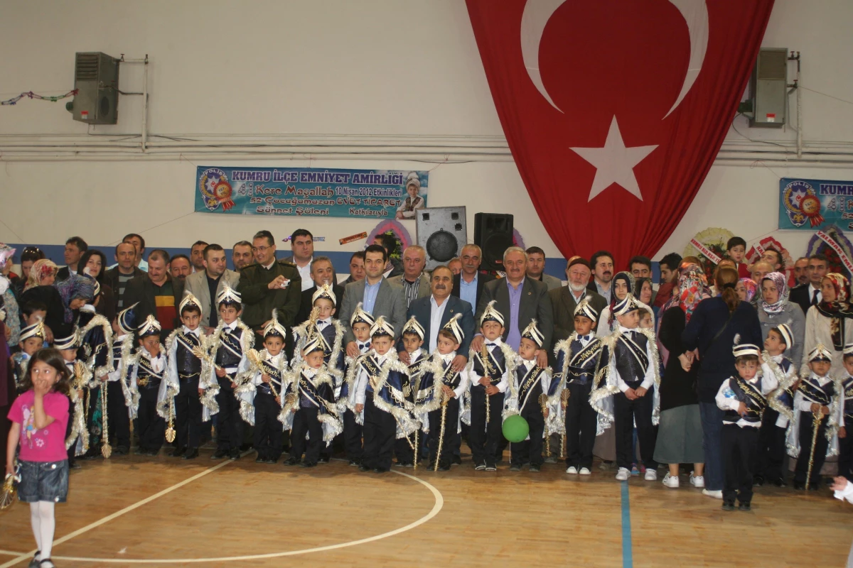 Polis, 52 Çocuğu Sünnet Ettirdi