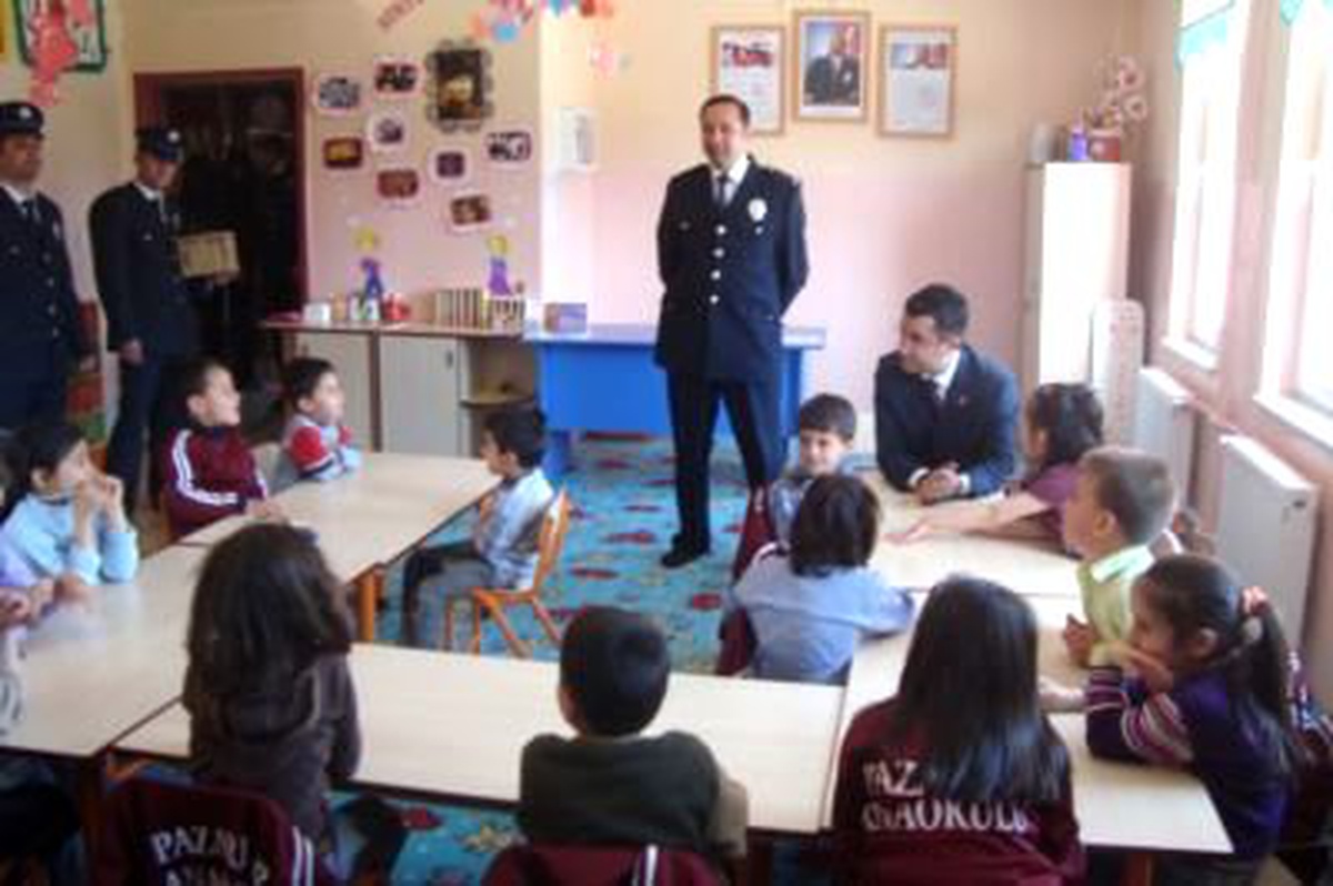 Polis, Anaokulu Öğrencilerini Ziyaret Etti