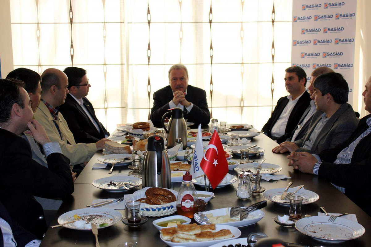 Salihli Belediye Başkanı Okay, İşadamlarının Konuğu Oldu