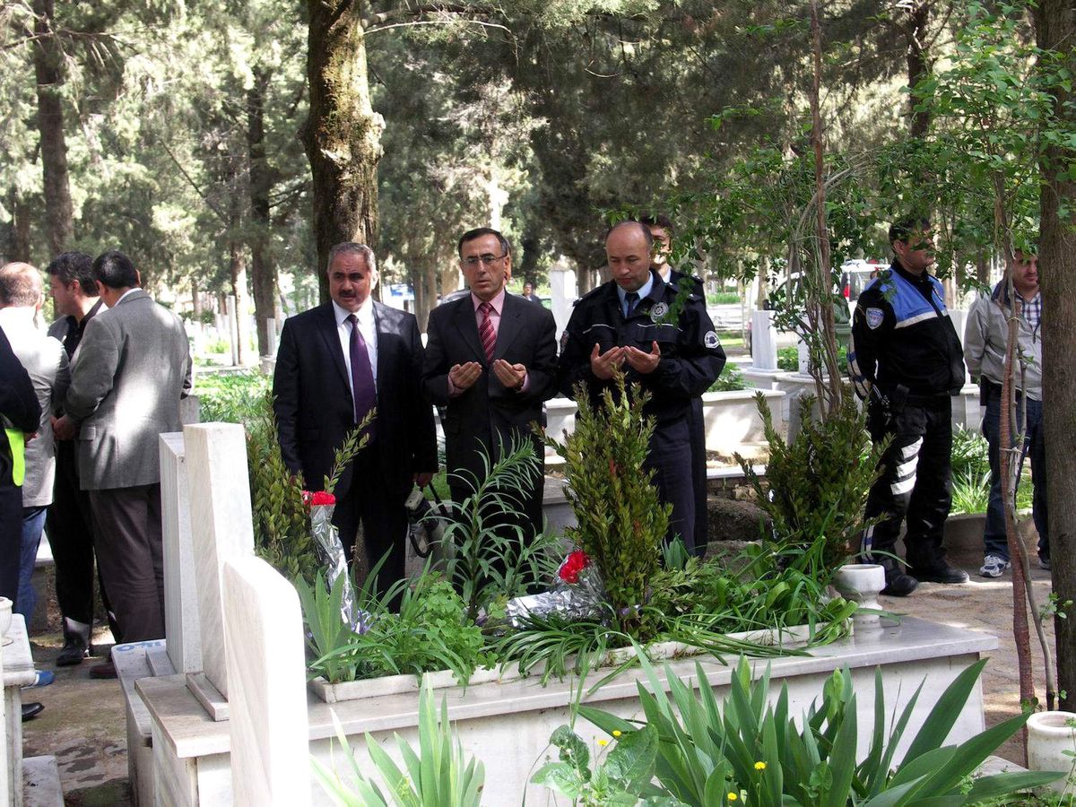 Şehit Emniyet Müdürü Mezarı Başında Anıldı