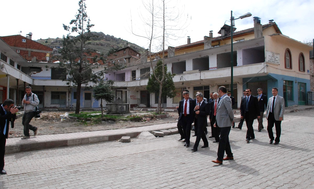 Tarihi Sulu Sokak Çarşısı'nda Otopark Sorunu Çözülüyor