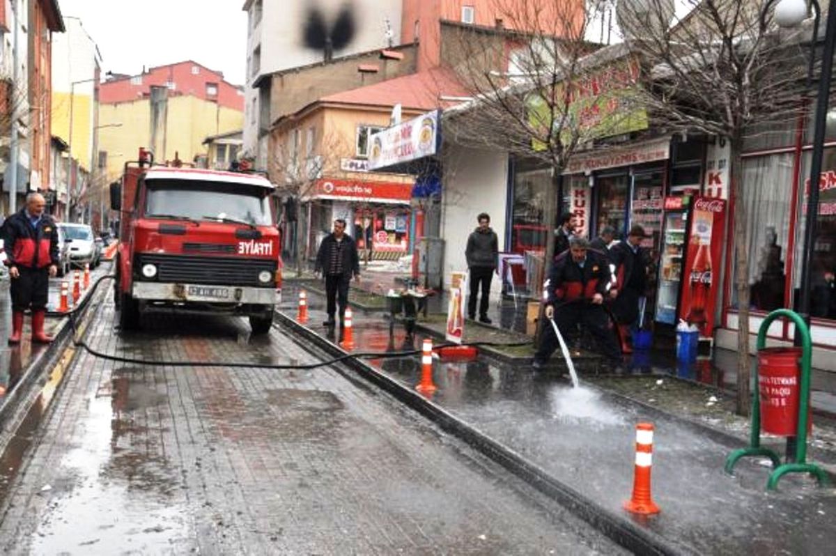 Tatvan Belediyesi Bahar Temizliğine Başladı