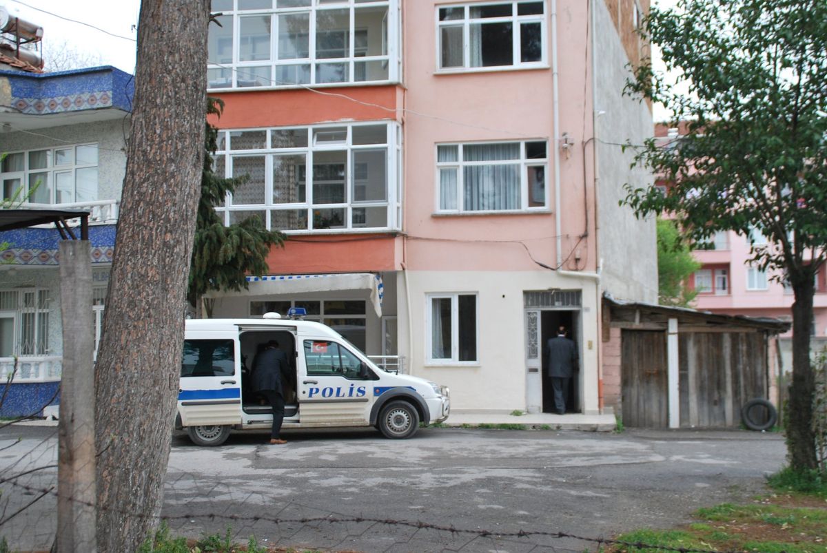 Tüfekle Oynarken Kendini Vurdu