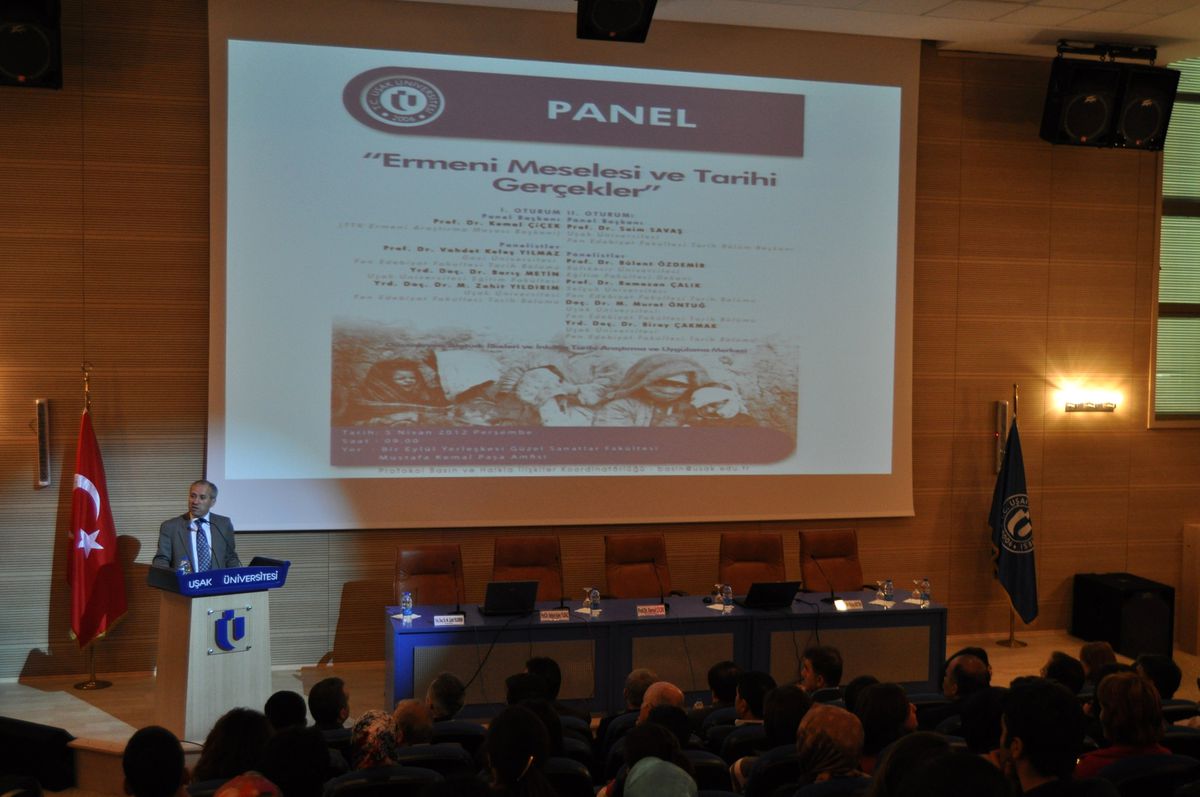 Uşak Üniversitesi\'nde \'Ermeni Meselesi ve Tarihi Gerçekler\' Adlı Panel