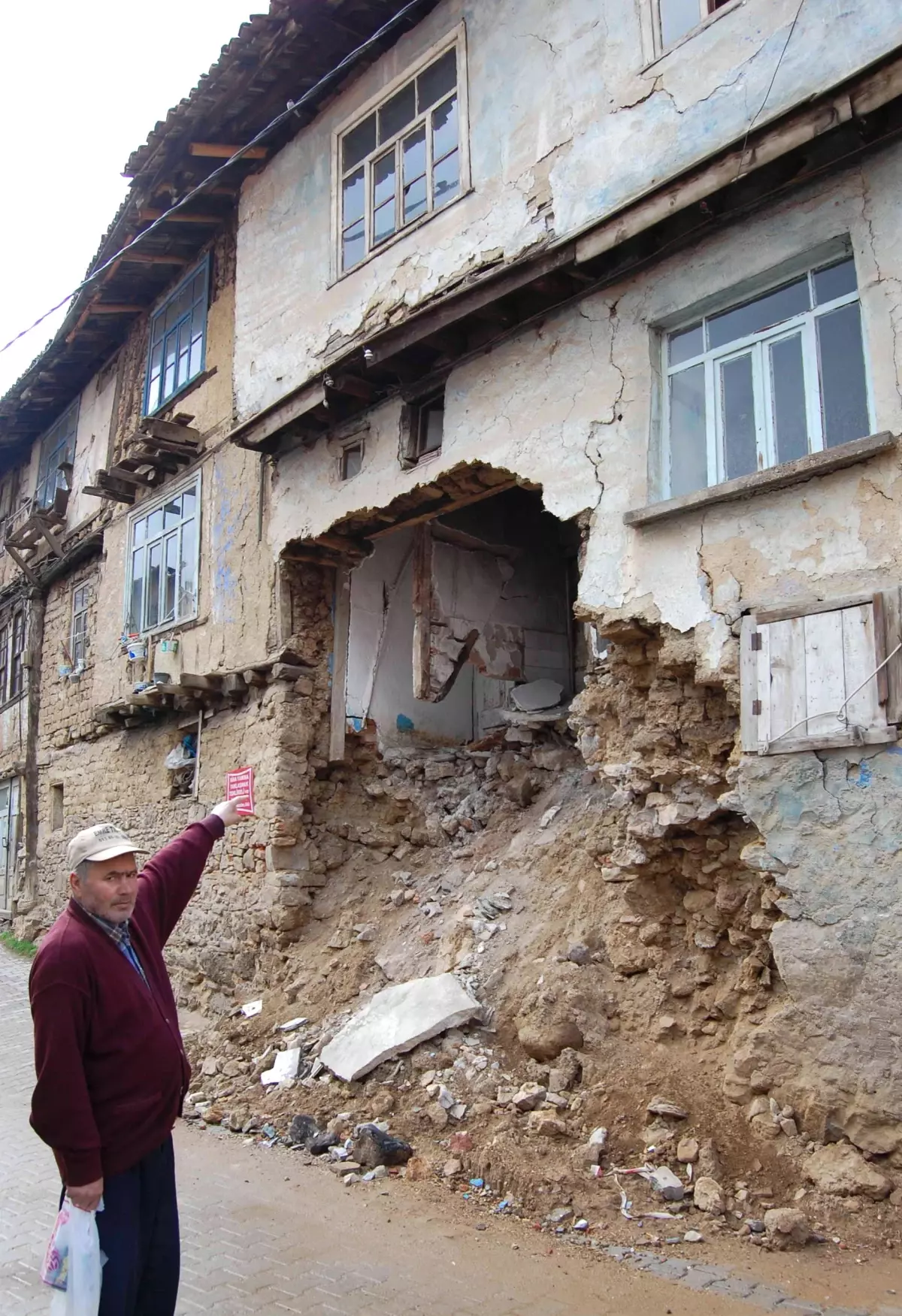 Yağış Simav'da Evin Bir Kısmını Yıktı