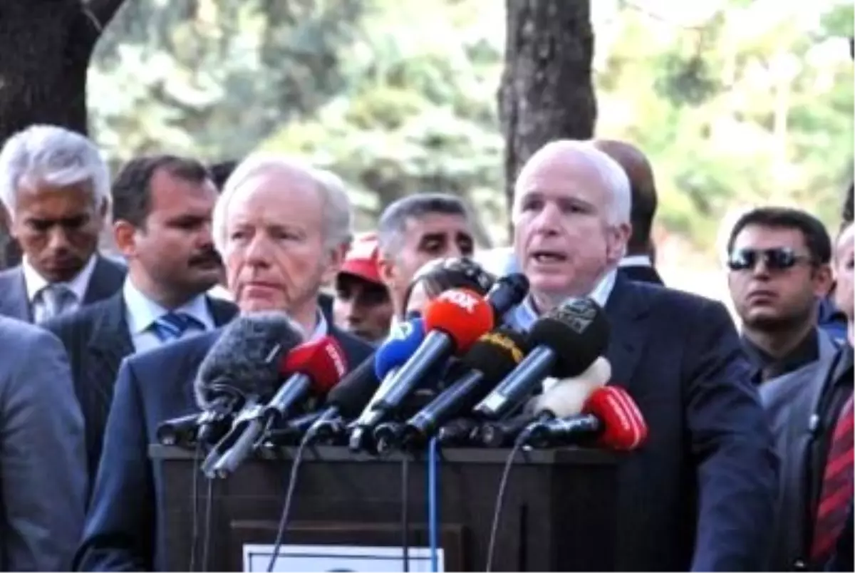 ABD\'li Senatörler Mccain ve Lieberman, Yayladağı Çadırkentini Ziyaret Etti