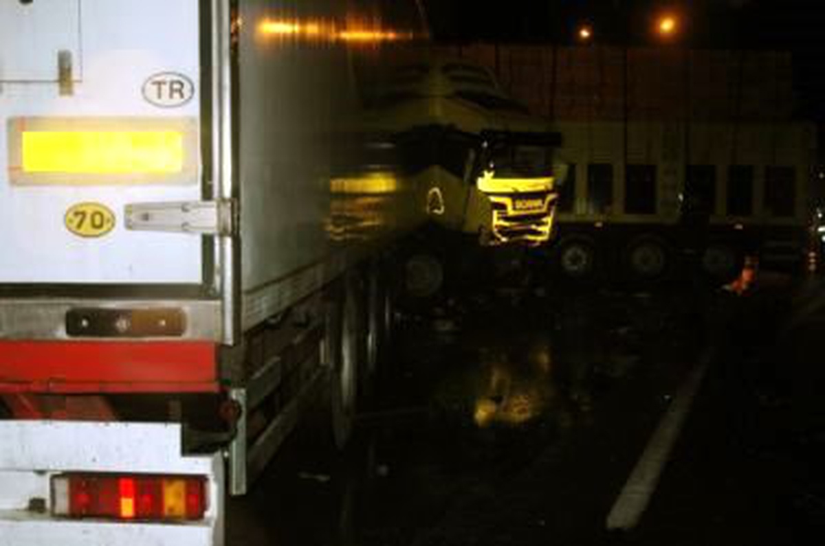 Adana\'da Zincirleme Trafik Kazası: 2 Yaralı