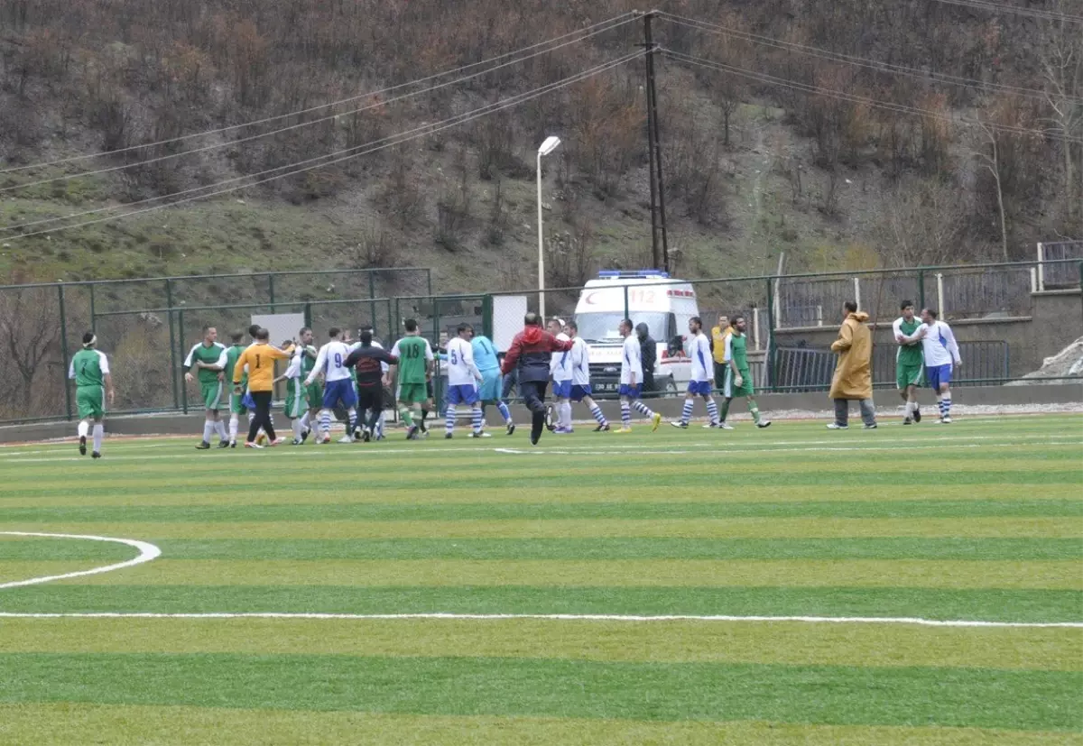 Amatör Maçta Sporcular Birbirine Girdi