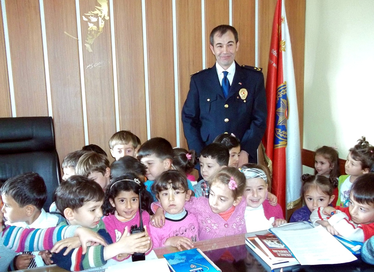 Anaokulu Öğrencileri Emniyet Müdürlüğü\'nü Gezdi