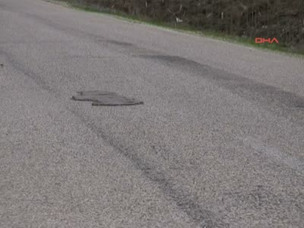 Asfalt Yol Üzerine Parke Taşı Yaması
