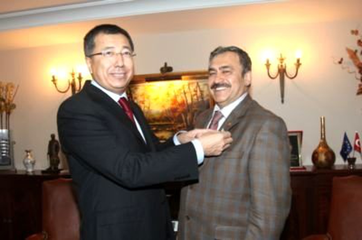 Bakan Eroğlu\'na \'Kazakistan-Türkiye Dostluk ve İşbirliğini Geliştirme\' Madalyası