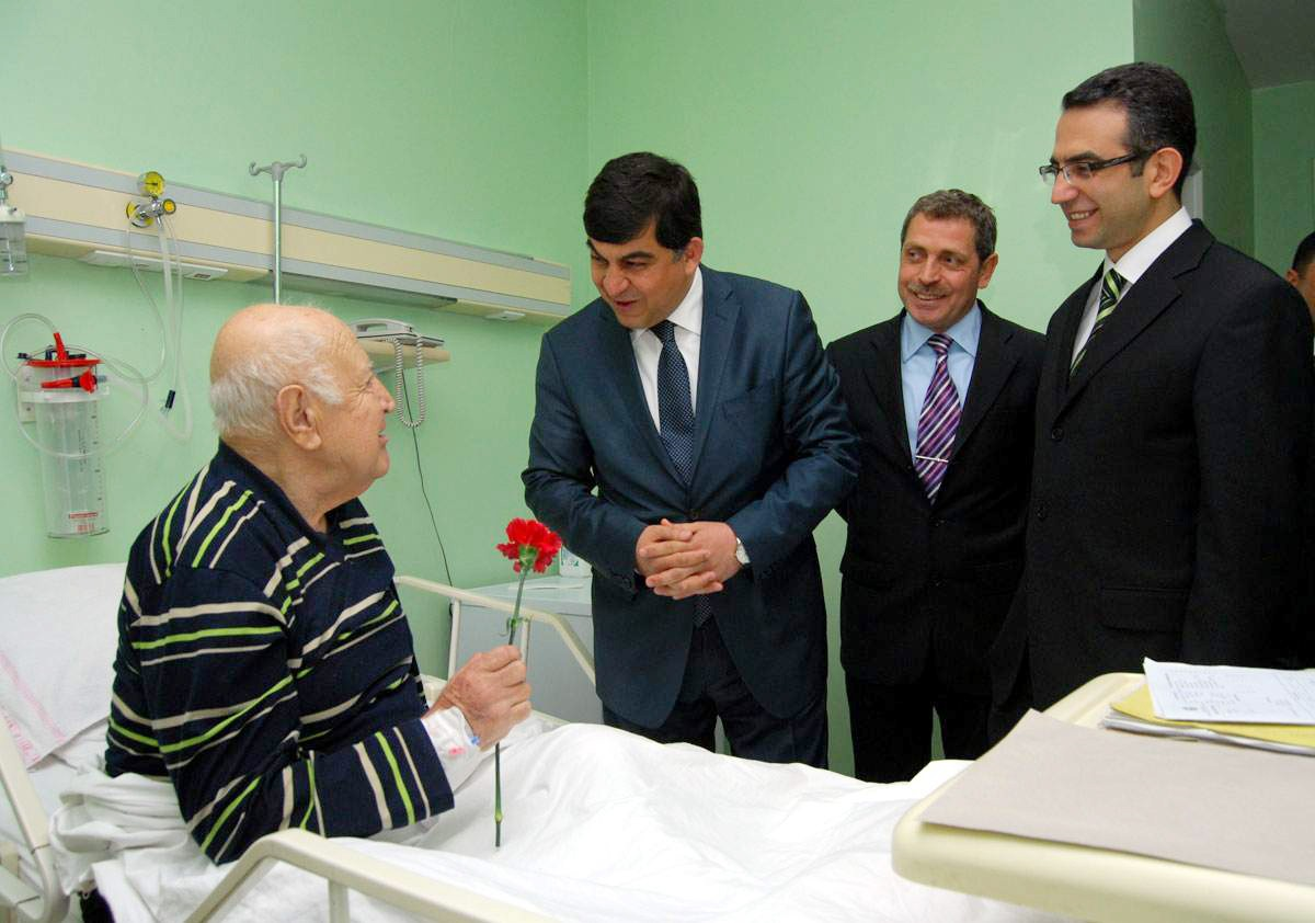 Başkan Fadıloğlu\'ndan Onkoloji Hastanesi\'nde Tedavi Gören Hastalara Ziyaret