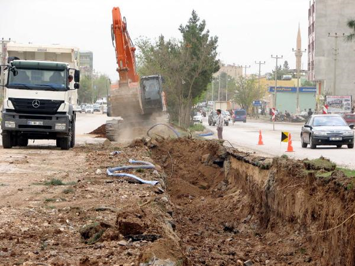 BDP\'li Belediyeye, Ak Partili Belediye\'den Ağaç Sökümünde Araç Desteği