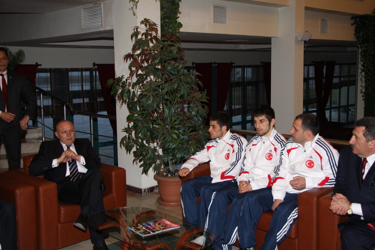 Boks Milli Takımı\'na Vali Kızılcık Morali