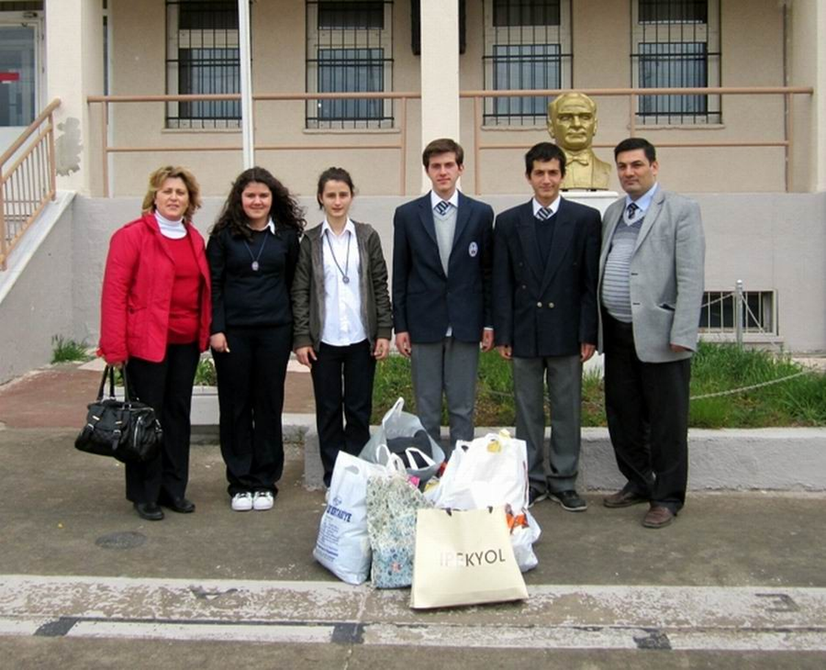 Burhaniye\'de Sağlıkçılardan Yardım Kampanyası