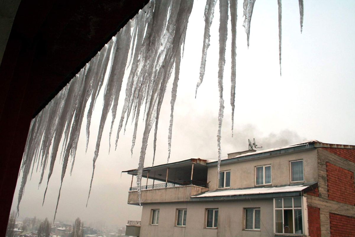Büyükşehir Belediyesi, Erzurum\'daki Buz Sarkıtı Sorununu Kesin Çözüme Kavuşturuyor