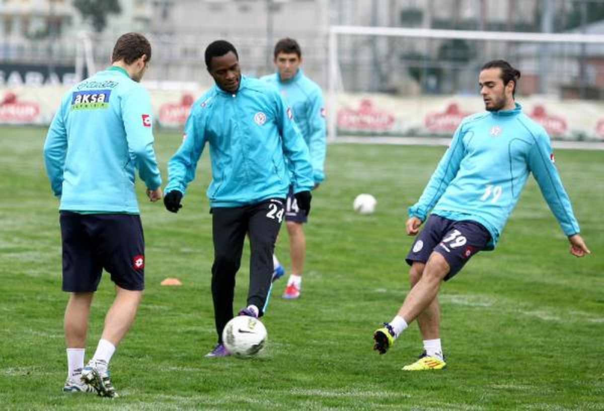 Çaykur Rizespor Teknik Direktörü Bulak: Çok Dikkatli Olmak Zorundayız
