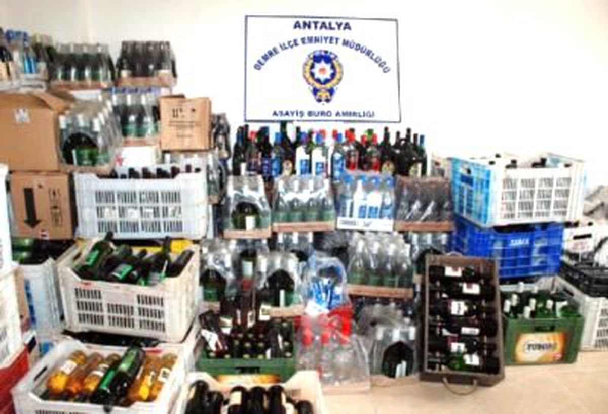 Demre'de Restorana Polis Baskını