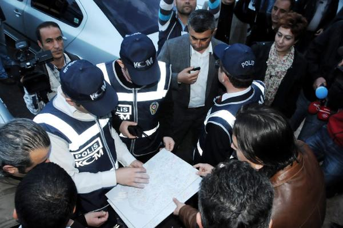 Diyarbakır'da Uyuşturucu Tacirlerine Hava Destekli 'Panzehir' Operasyonu; 70 Gözaltı