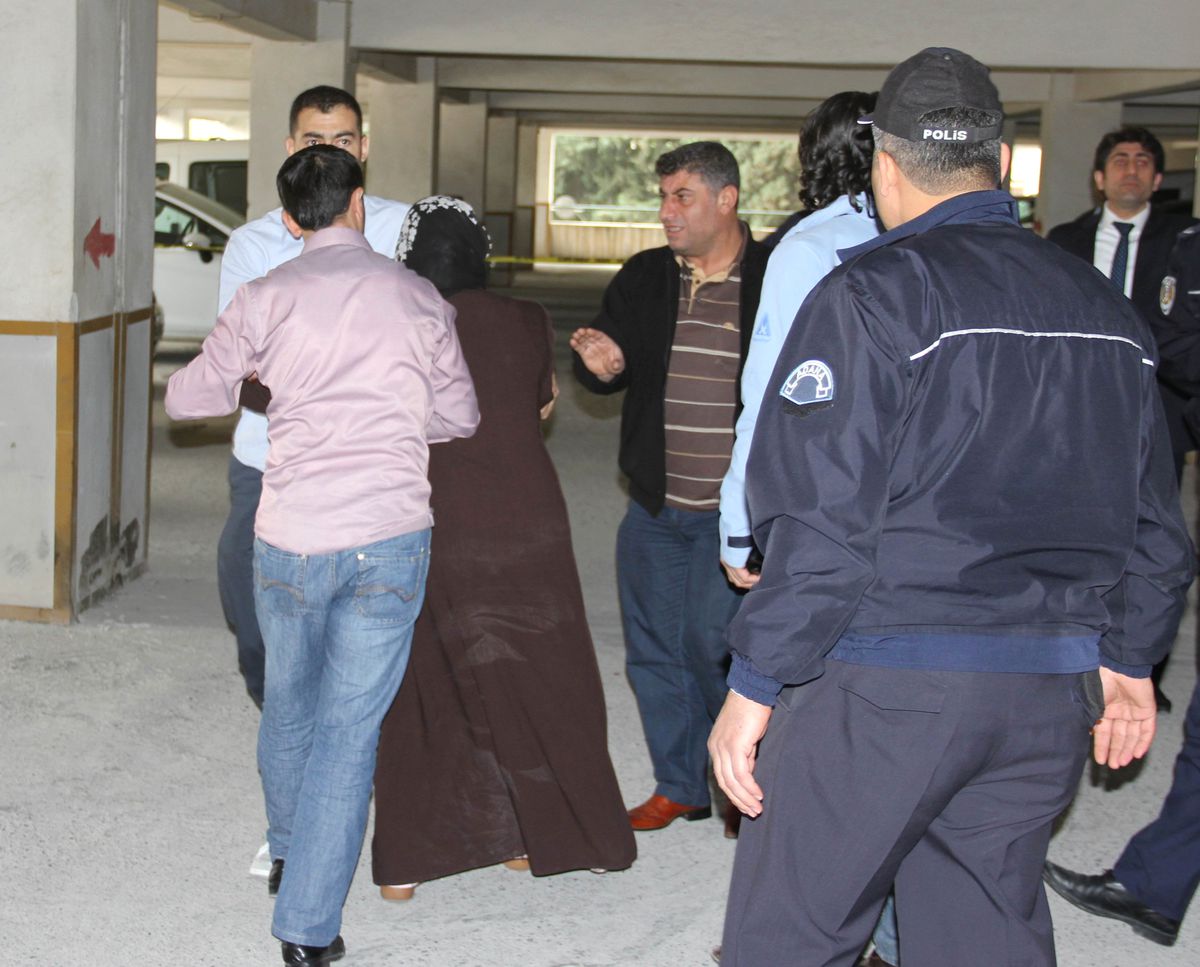 Eşiyle Aşk Yaşadığını İleri Sürdüğü Arkadaşını Öldürdü