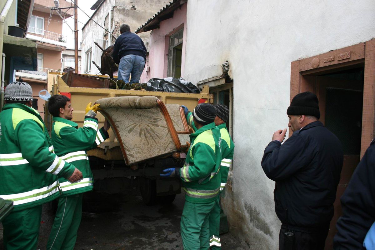 Evden 3 Ton Çöp Çıktı
