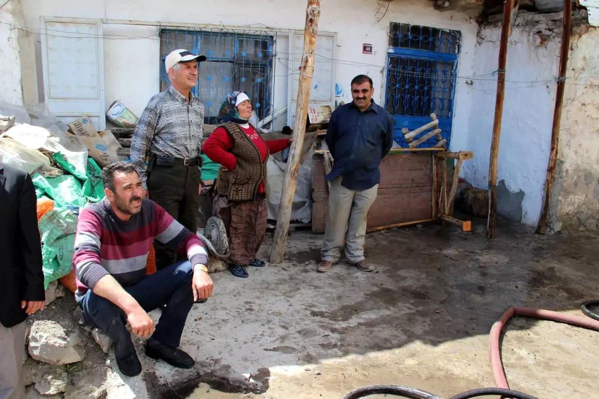 Evinin Yanışını Gözyaşları İçinde İzledi